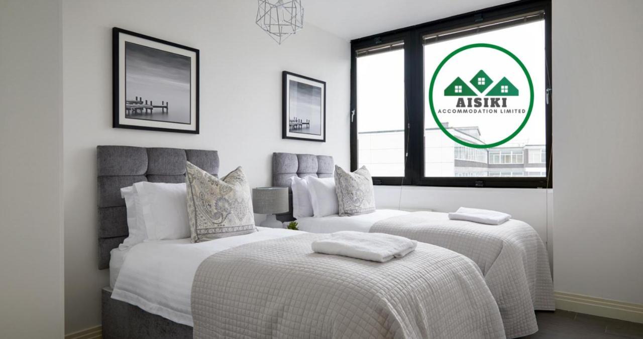 Aisiki Living: Flexible Apartments with Free Wi-Fi and Parking Watford  Exterior photo