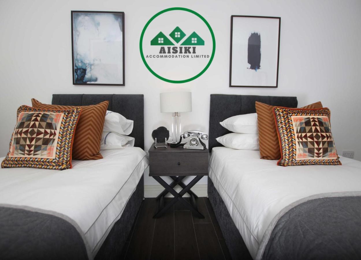 Aisiki Living: Flexible Apartments with Free Wi-Fi and Parking Watford  Exterior photo