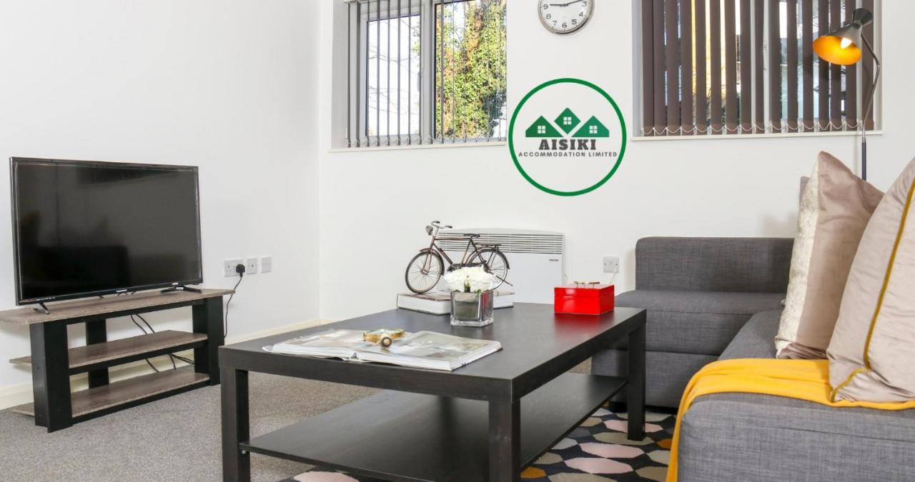 Aisiki Living: Flexible Apartments with Free Wi-Fi and Parking Watford  Exterior photo